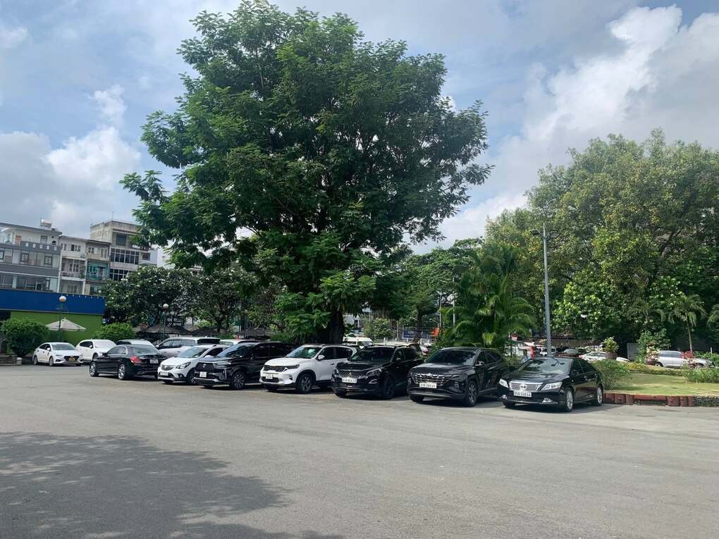 Bãi đỗ xe trong khuôn viên khu đất Vinhomes Kỳ Hòa hiện nay
